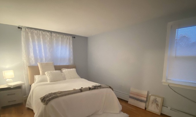 Silver Lane Apartamento | Relaxing apartment in East Hartford!