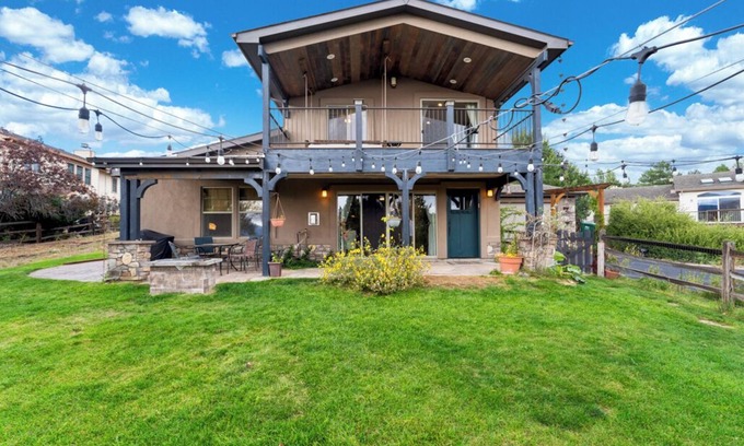 Gleneagle Casa | Relaxing Authentic Colorado Retreat w/ Chic Art, 5 min to USAFA & Amenities