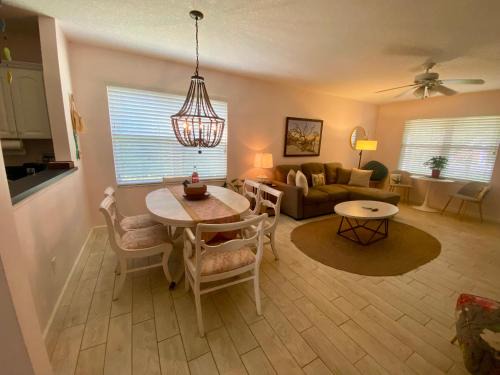 Coquina Gables Casa | Relaxing beach getaway just steps to the shore