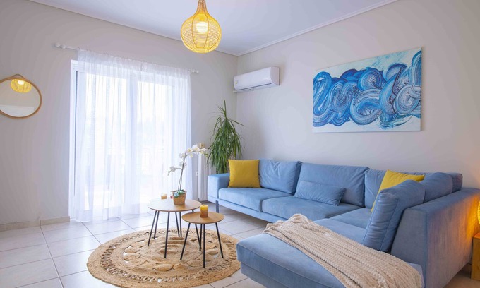 Nea Makri Condominio | Relaxing beach home next to sparkling waters