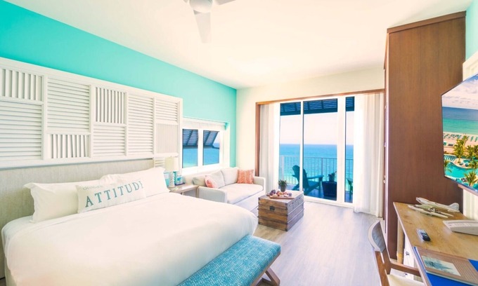 Hollywood Hotel | Relaxing Beachside Escape with Outdoor Pool - Close to Oceanwalk Mall