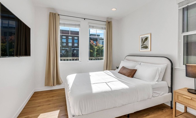Berryessa Casa | Relaxing Bedroom in San Jose