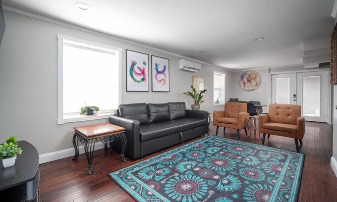Haymarket Apartamento | Relaxing Blue Ridge Mountain Getaway w/ Tesla Charger + Porch Area