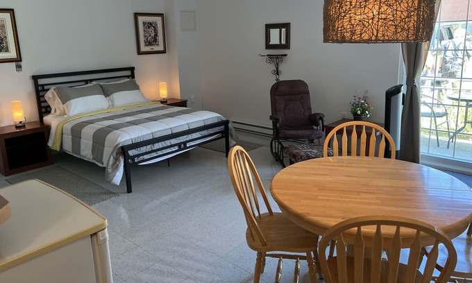 Saint-Marc-du-Lac-Long Apartamento | Relaxing Getaway with Spectacular Views