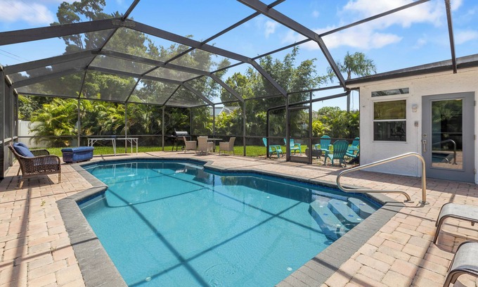 Clearwater Casa | Relaxing Coastal Comfort - Heated Pool