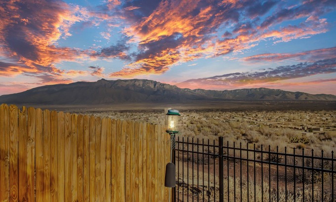 Rio Rancho Casa | Relaxing, comfortable home for entertaining or enjoying the view