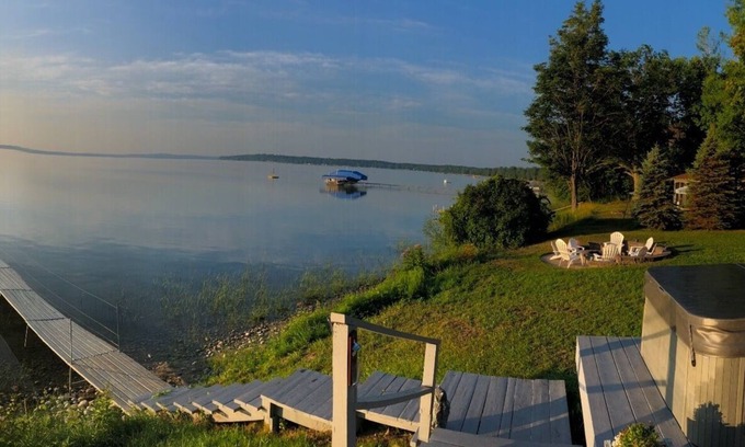 Brutus Casa | Relajante cabaña en el lago Burt