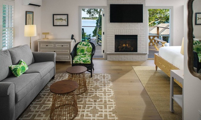 Shelter Island Heights Casa | Relaxing Cottages & Spacious Rooms w/Beach Access, Pool, Spa and Free Bikes