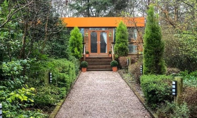 Macclesfield Cabina | Relaxing couples getaway with hot tub