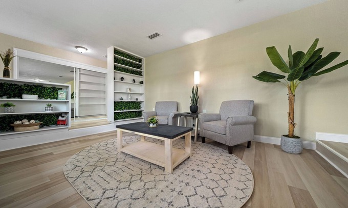 Fort King District Casa | Relaxing, Cozy 3 BR King Suite Pool Home! Modern finishings & Design!