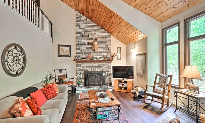 Sybertsville Casa | Relajante Eagle Rock Resort Home - 1 cuadra del lago!