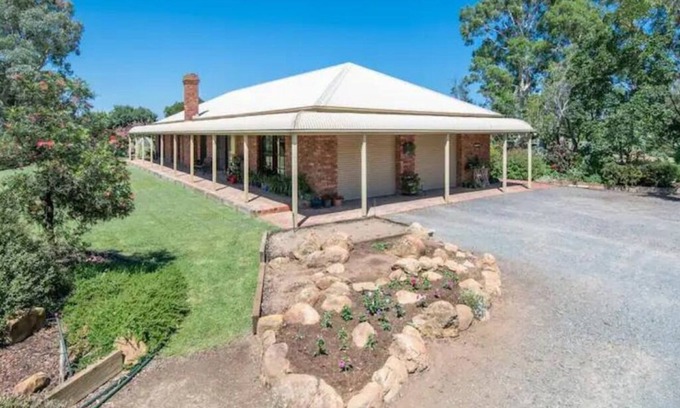 Kialla Casa | Relaxing Family Farmstay 7 minutes to Shepperton CBD