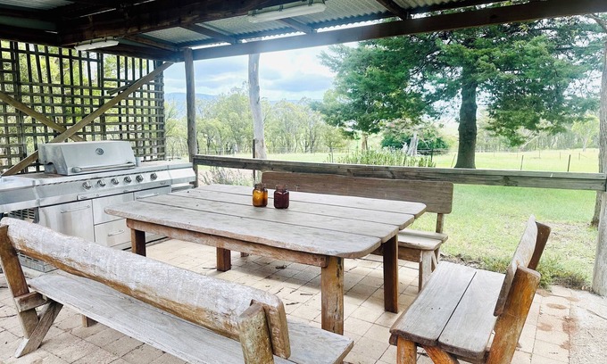 Candelo Apartamento | Relaxing Family getaway in country at Bumblebrook Farm Stay Unit 3. Pet Friendly
