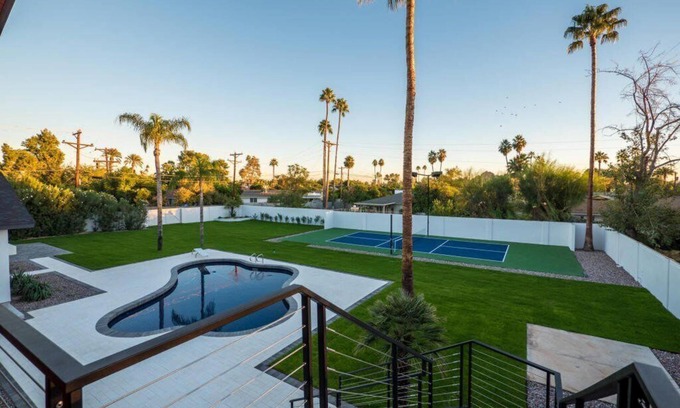 Arcadia Casa | Relaxing family neighborhood in multi million dollar home