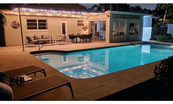 Coral Heights Casa | Relaxing Family vacation with Pool near Cruise, Airport, beach, downtown