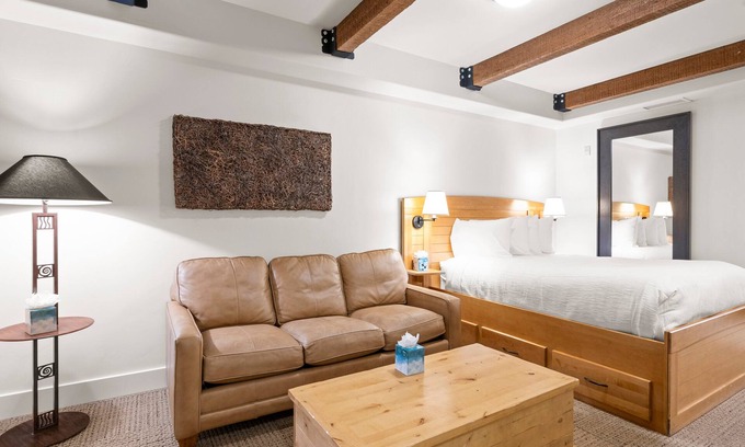 Kimball Junction Condominio | Relaxing Fireplace | Hot Tub Access | Walk to Dining, Shops, Activities