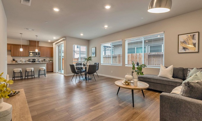 Natomas Park Casa | Relaxing Getaway at Pagoda Lane with Scenic Views and Comfort #41982