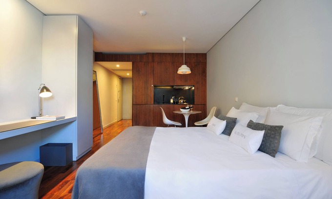 Santo Antonio Hotel | Relaxing Getaway Awaits, 2 Modern Units, Prime Location, Altis Prime, Pets OK