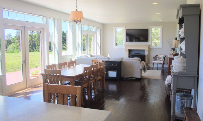 Coupeville Casa | Escapada relajante | Casa de estilo granja personalizada en Ebey Reserve, Ocean & Mountain View