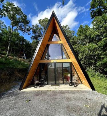 Newport Chalet De Esquí | Relaxing Getaway Earth Cabin