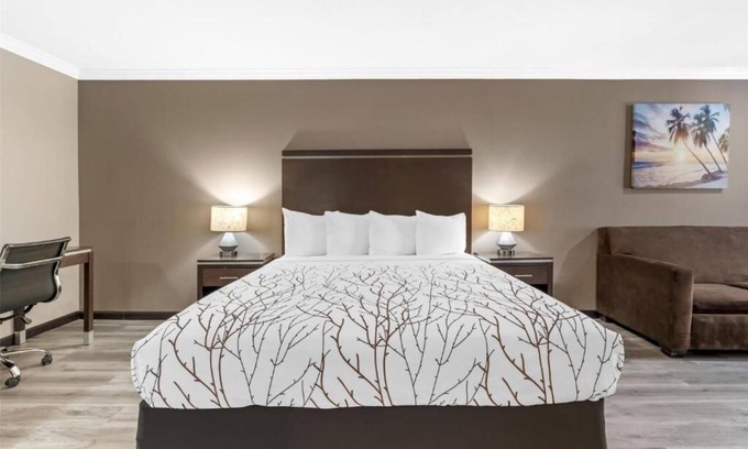 North Redondo Hotel | Relaxing Getaway w/Plush Bedding & Easy Beach Access – Great for Couples!