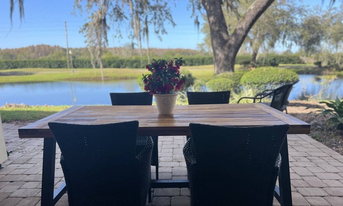Wesley Chapel Condominio | Relaxing Ground-Floor Retreat w/ King Suite, Smart TVs & Private Patio – Perfect for Any Stay!