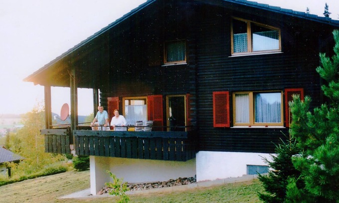 Deilingen Casa | La casa de vacaciones tranquila en Deilingen con una terraza, un jardín y unas vistas