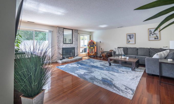 Orange Casa | Relaxing Home close to Newport, Disney and Angels
