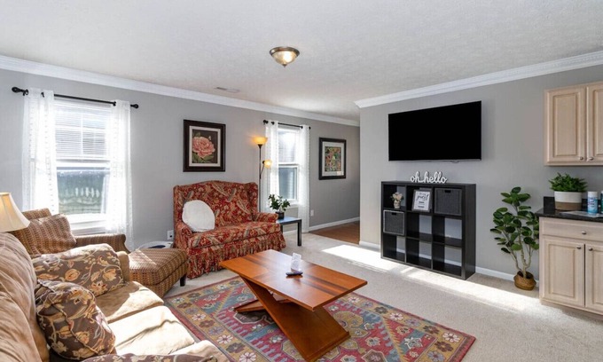 Monroe Casa | Relaxing home near Interstate 75