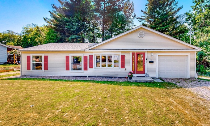 South Burlington Casa | Relaxing home with gas grill, washer/dryer, TV, kitchenette - close to mall
