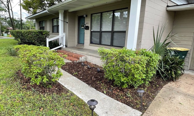 San Jose Casa | Relaxing Home w/ Lg Patio Centrally Located Near Mandarin, San Marco & Downtown