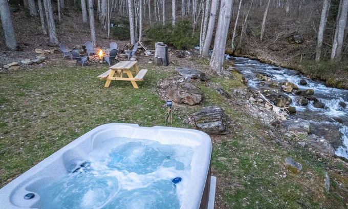 Sylva Cabina | Relaxing Hot Tub by Creek, Fire Pit Near Smokey Mountain National Park