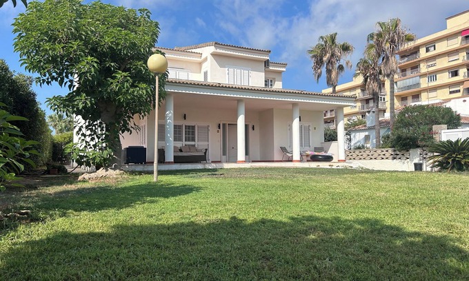 Pobles del Sud Chalet De Esquí | Relaxing House at the Beach
