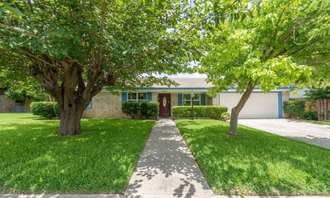 Killeen Casa | Relaxing house with Hot Tub and Private Pool