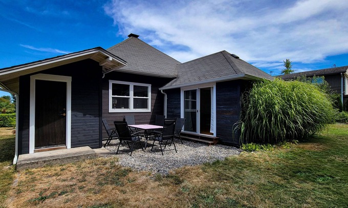 Kennydale Casa | Relaxing in Renton | Charming home, effortless indoor/outdoor flow, EV charger