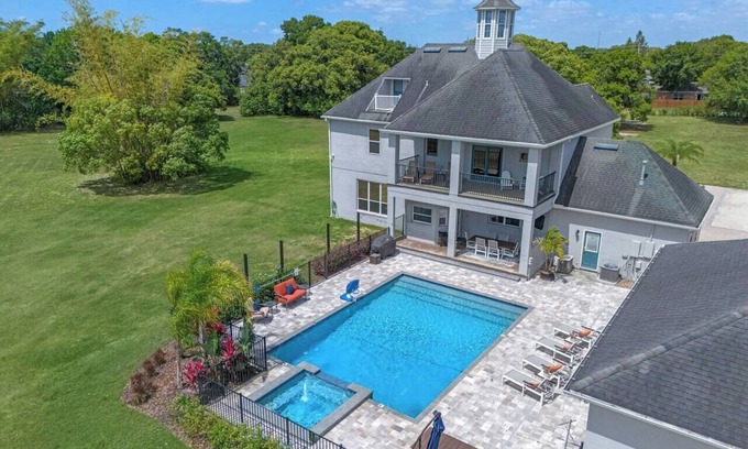 Saint Cloud Casa | Relaxing in the cloud