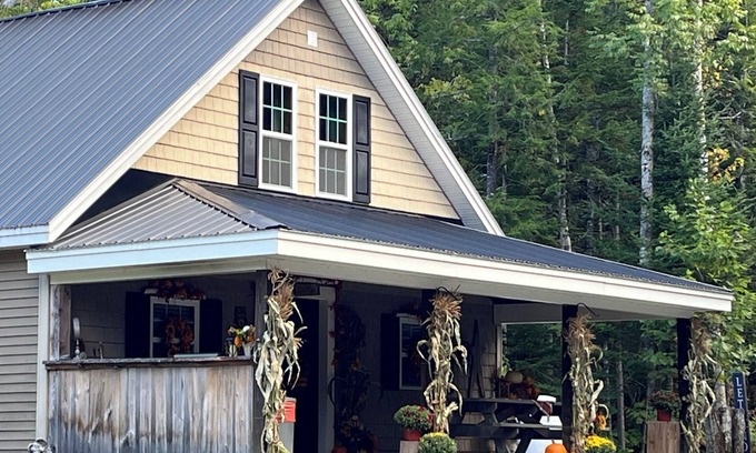 Abbot Cabina | Relaxing in the peaceful woods of Northern Maine is the goal here at the Lodge