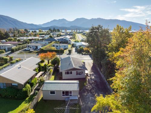 Te Anau Casa | Relaxing Kiwi Bach - Te Anau Holiday Home
