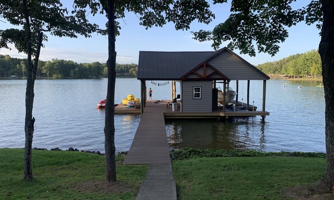 Huddleston Casa | Relaxing Lake Escape with sauna on the dock !