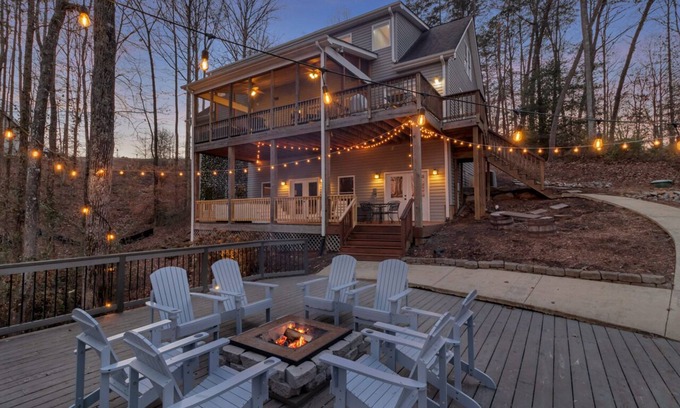West Union Casa | Relaxing Lake Front Getaway