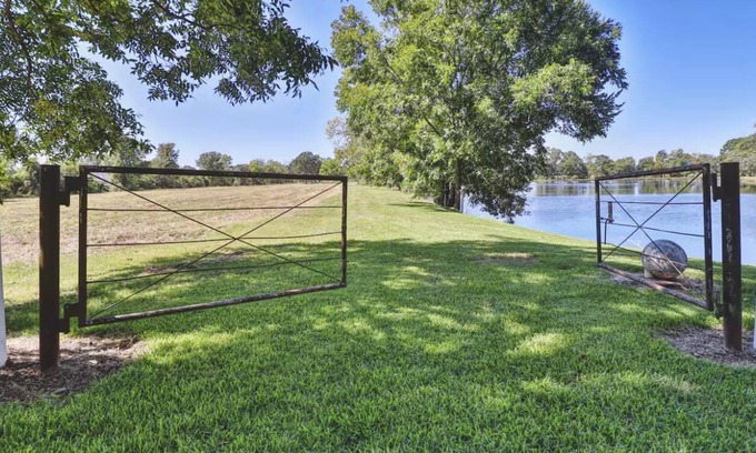 Genoa Casa | Relaxing Lake House Retreat on 12 Acres
