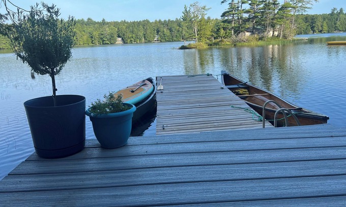 East Holden Cabina | Relaxing lake retreat boating, swimming, paddle boarding near Acadia National Pk