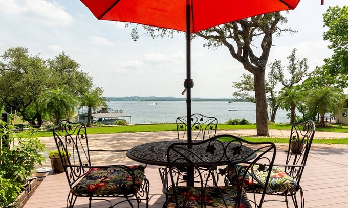 Rocky Ridge Apartamento | Relaxing Lake Travis waterfront apartment with boat launch