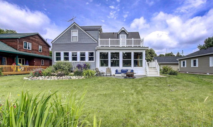 Oshkosh Casa | Relaxing Lake Winnebago Waterfront Retreat