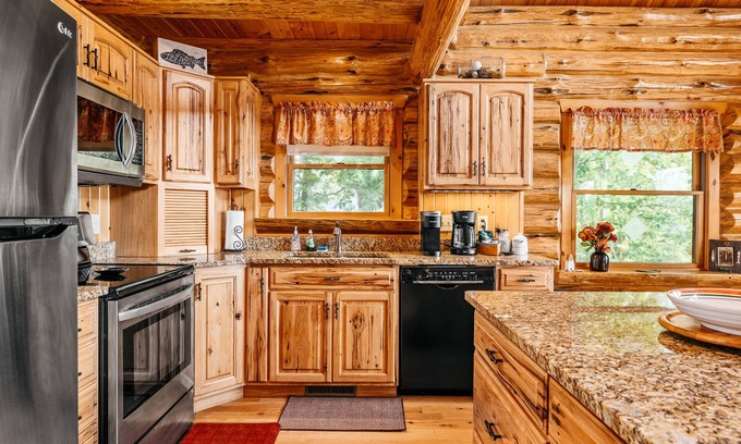 Bellaire Cabina | Relaxing Lakefront Log Cabin home on Clam Lake!