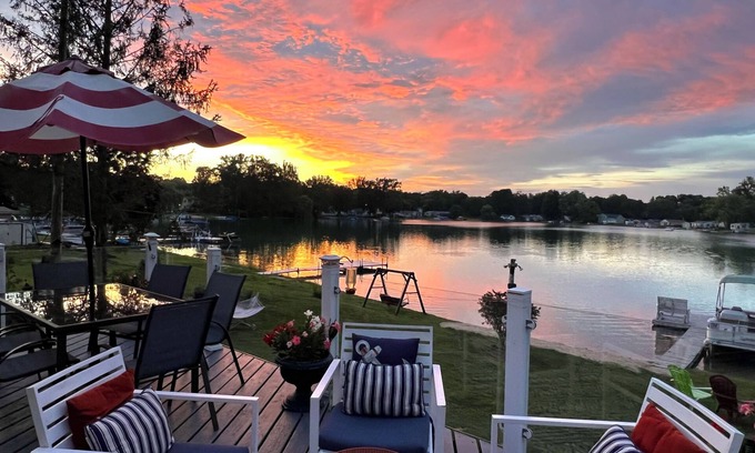 Dowagiac Casa | Relaxing Lakefront Retreat on Beautiful Little Twin Lake