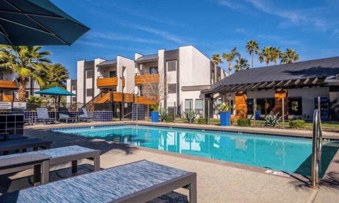 Mesa Apartamento | Relaxing Mesa 1 BD Getaway w/Pools, Game Room, Basketball Courts+ More