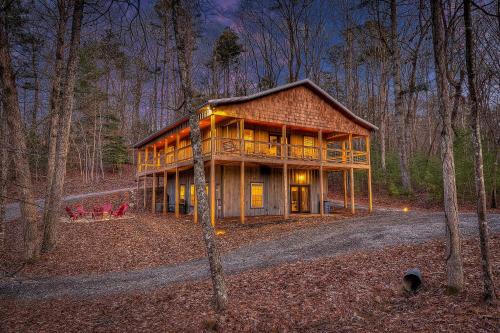 Ellijay Casa | Relaxing, Modern Cabin w/Hot Tub and Game Room