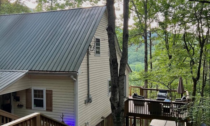 Helen Cabina | Relaxing Mountain View Cabin in Cleveland, GA