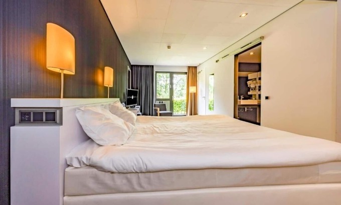Uden Hotel | Relaxing Nature & City Getaway Close to Local Walking Trails